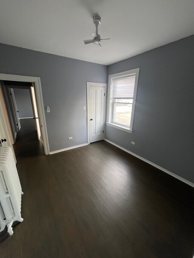 Building Photo - 5115 S California Ave