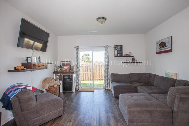 Building Photo - 142 Presley Ln