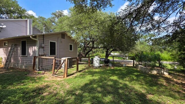 Building Photo - 2802 De Soto Dr