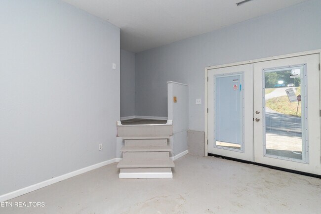 Building Photo - 770 Mahoney Rd