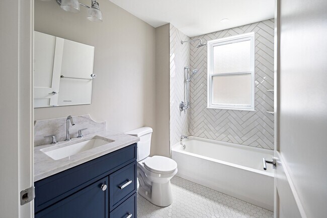 Building Photo - 206 Byron St