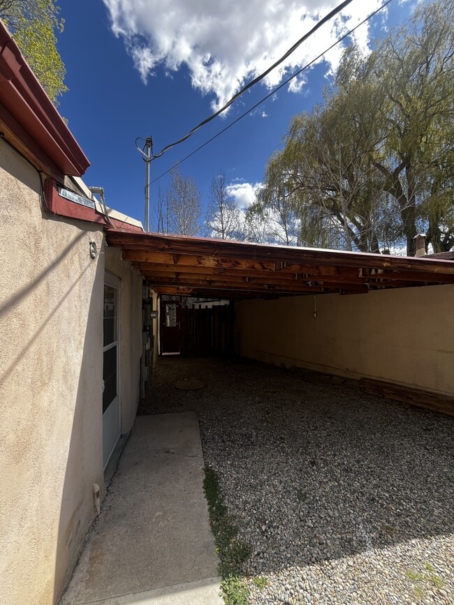 Building Photo - 409 Maria Ln
