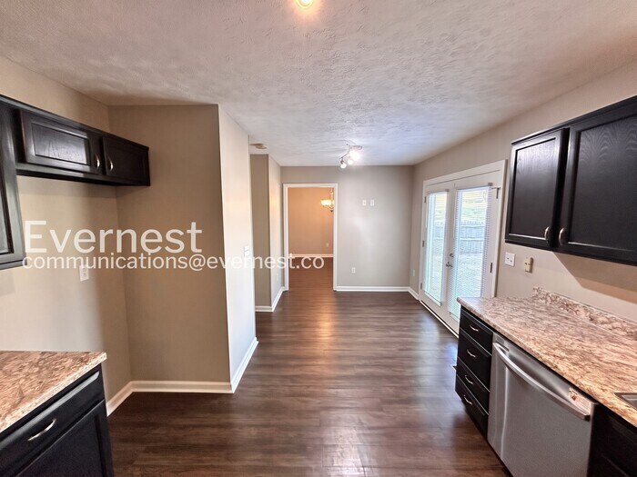Building Photo - 608 Doral Pointe