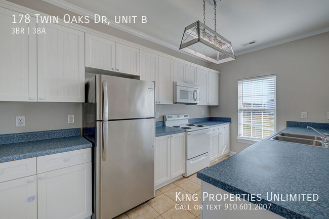 Building Photo - 178 Twin Oaks Dr