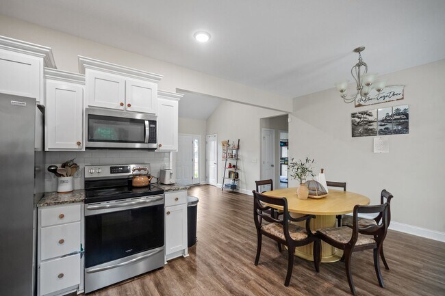 Building Photo - Enjoy Easy Living in This Thoughtfully Designed 3BR Home in Ludowici