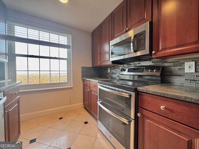 Building Photo - 195 14th St NE