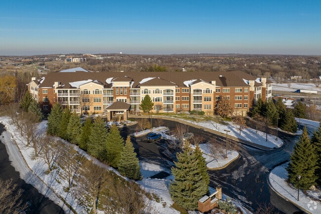 Building Photo - Chateau Ridge Condominiums