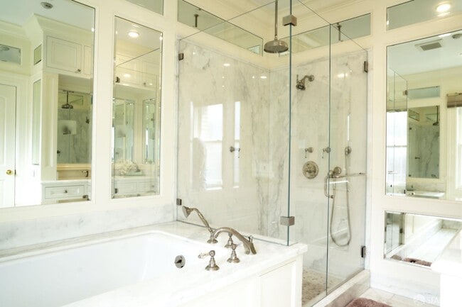 Building Photo - 2505 Divisadero St