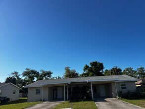 Building Photo - 2BD/1BA/Single carport - Venice