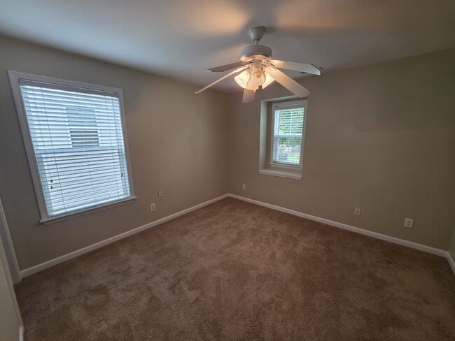 Building Photo - 46 Brookview Dr