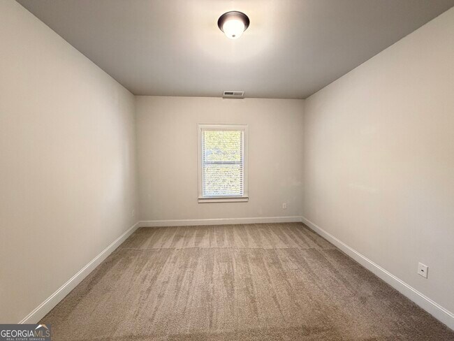 Building Photo - 235 Broadmoor Dr