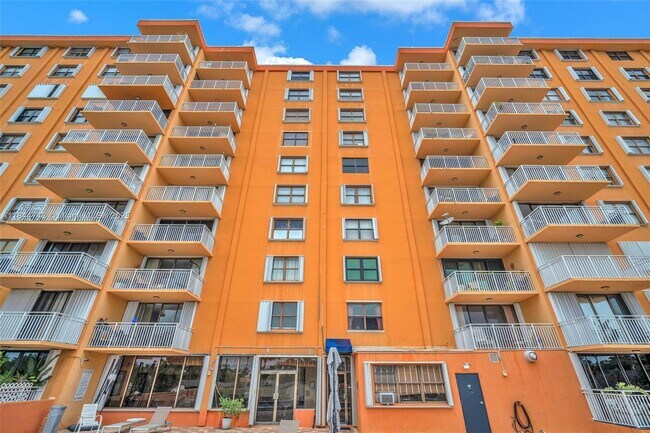 Building Photo - 2450 NE 135th St