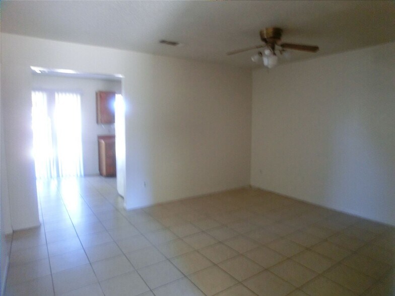 Building Photo - 302 Sorrell Dr