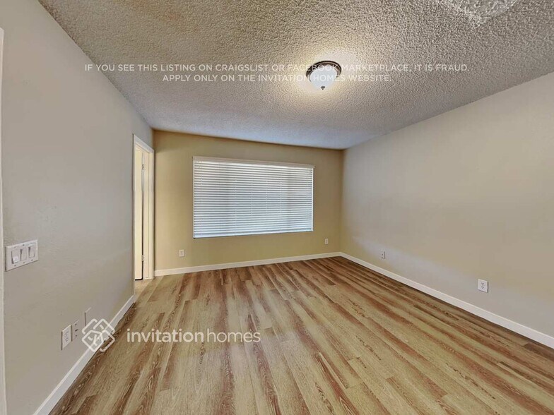 Building Photo - 3226 W Ross Ave