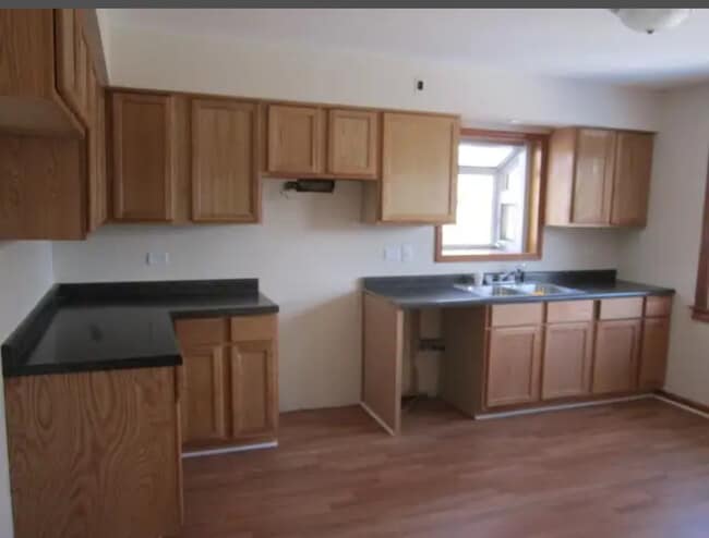 Building Photo - 1117 N Yale Ave