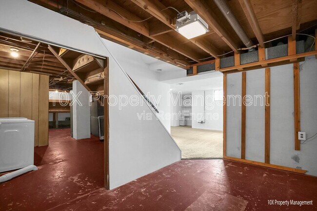Building Photo - 1341 Coburg Rd