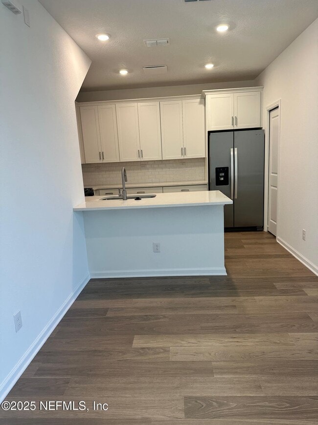 Building Photo - 483 Cherry Elm Dr