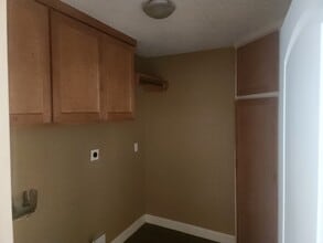 Building Photo - 9902 Kings Walk Round St