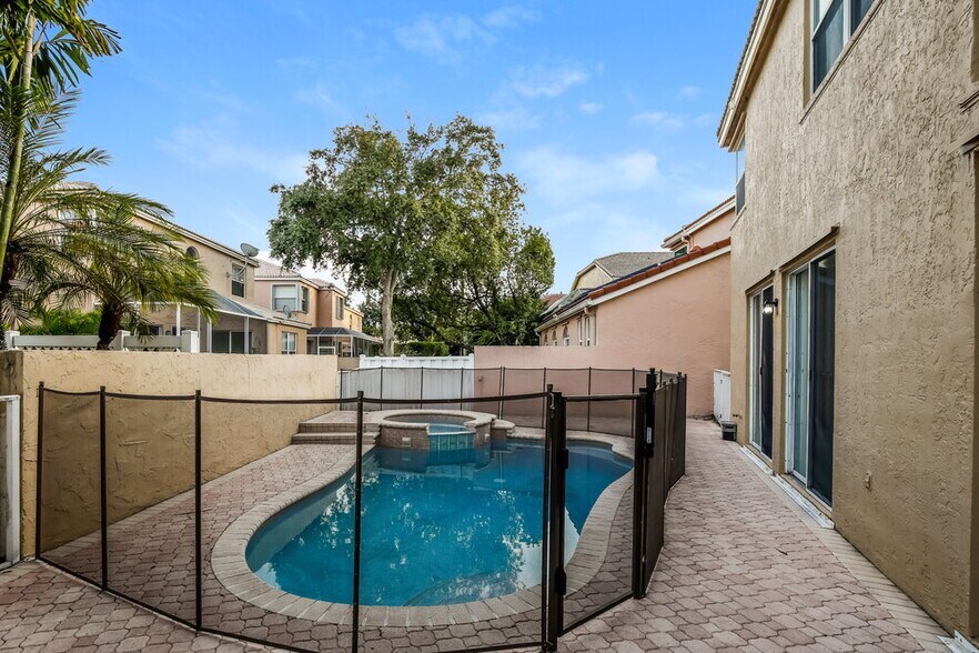 Building Photo - 4729 NW 115th Ave