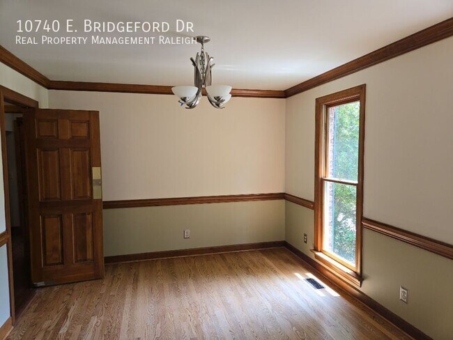 Building Photo - 10740 E Bridgford Dr