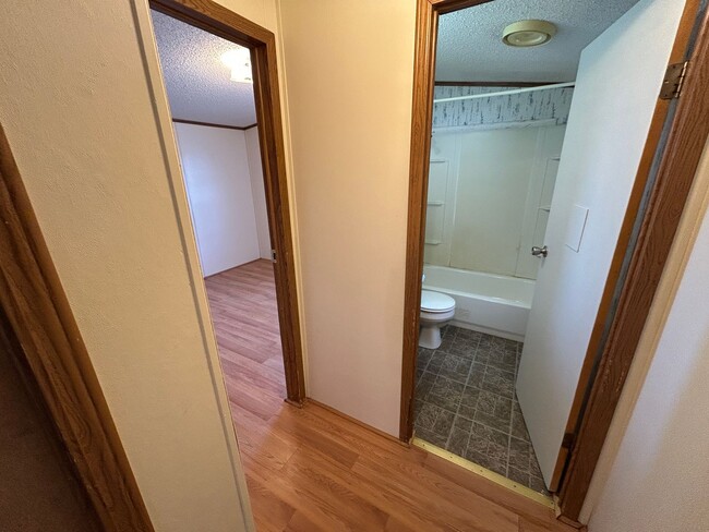 Building Photo - 3 Bed 2 Bath Updated Mobile Home w/ Fenced Yard & Many Amenities