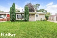 Building Photo - 17 Fir St