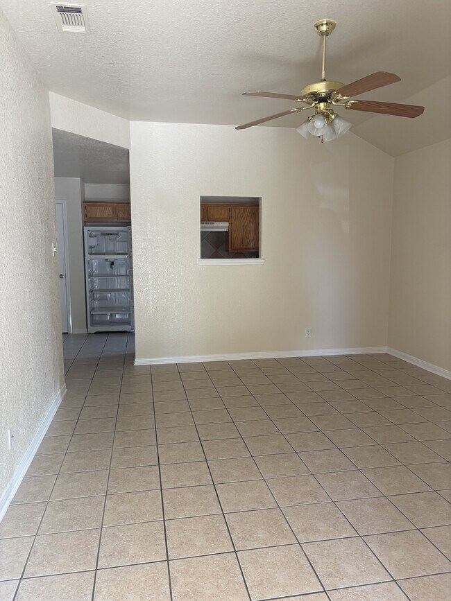 Building Photo - 1313 Cinch Dr