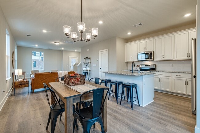 Building Photo - Harding Townhomes