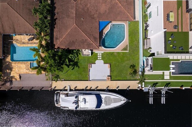 Building Photo - 3080 NE 43rd St