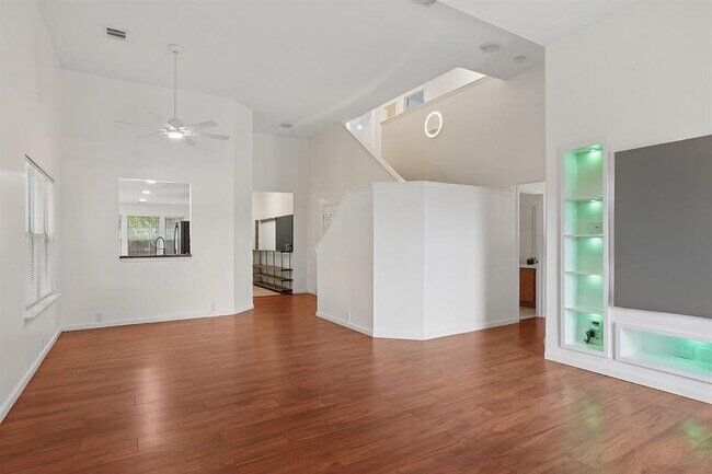 Building Photo - 14621 Lantern Dr