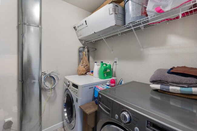 Building Photo - Modern 3 Bed Townhome with Garage – Water ...
