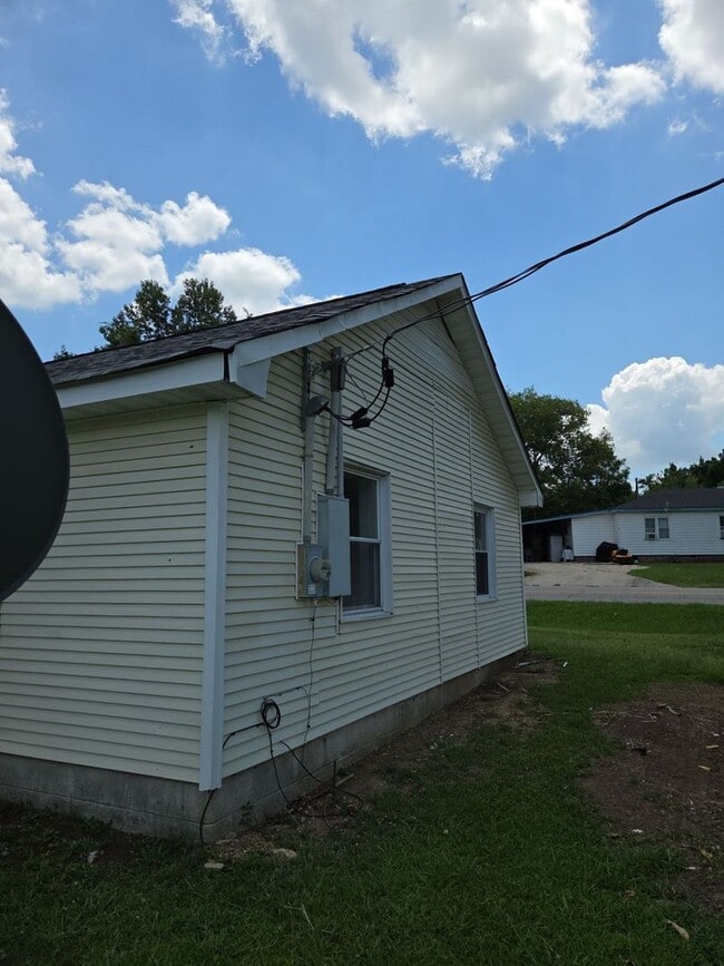 Building Photo - 1662 State Rd S-29-552