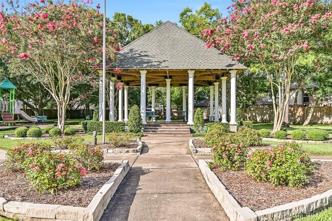 Building Photo - 513 Meadow Bend Dr