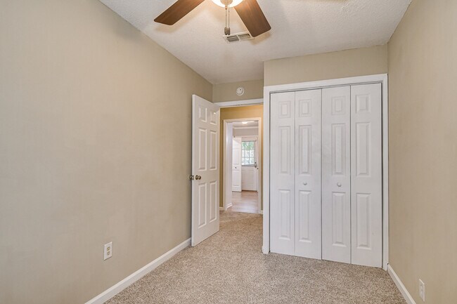 Building Photo - 4410 Goshen Lake Dr S