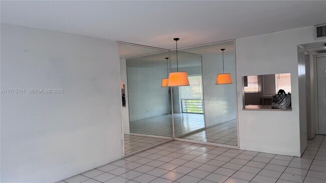 Building Photo - 20201 NE 29th Ct