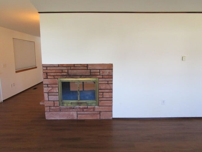 Building Photo - 3001 Oakes Ave