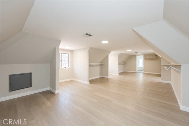 Building Photo - 2836 N Kingsgate Dr