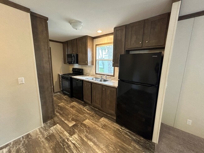 Building Photo - 175 Birch