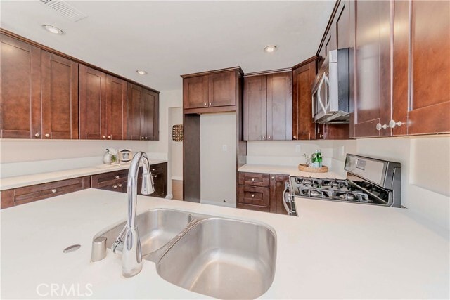 Building Photo - 2422 Coventry Cir