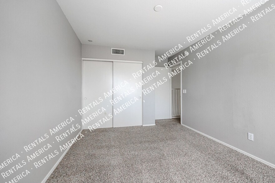 Building Photo - 2361 W Myrtle Dr