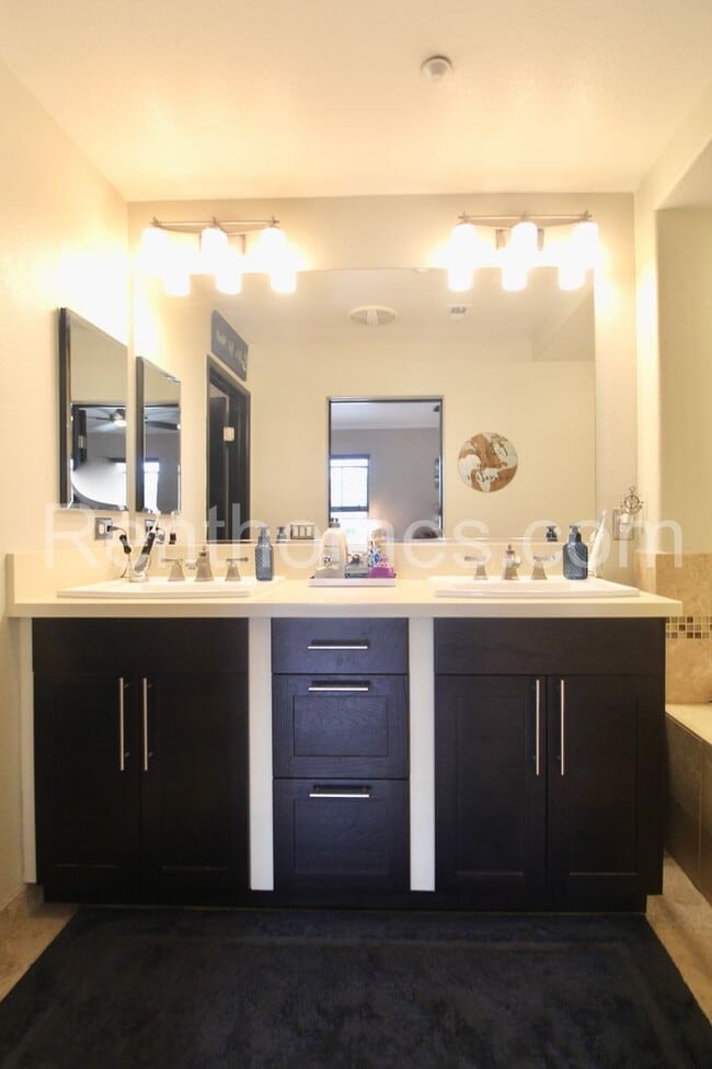 Building Photo - 2802 Piantino Cir