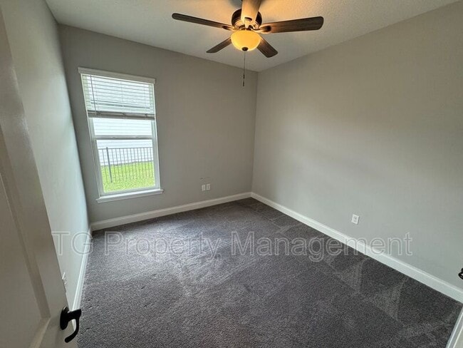 Building Photo - 64 Rose Dew Dr