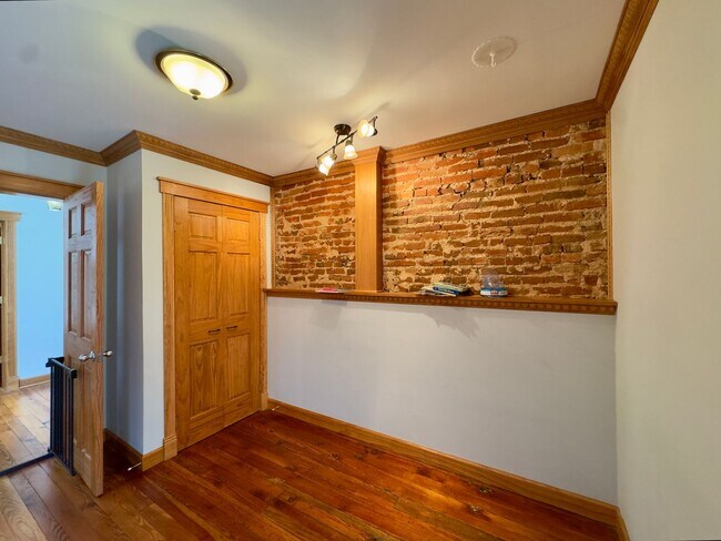 Building Photo - 5 E Randall St