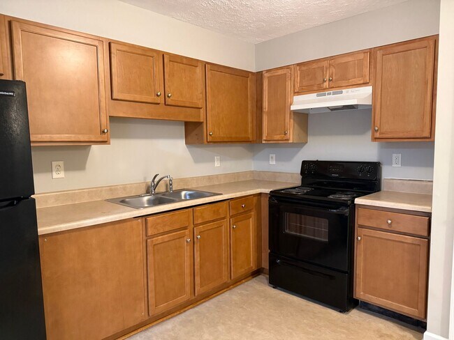 Building Photo - Completely Renovated 2 Bedroom / 2 Bathroom Apartment!
