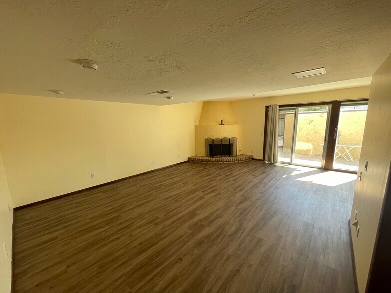 Building Photo - 6533 N 7th Ave