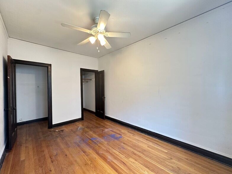 Building Photo - 4830 W Addison St