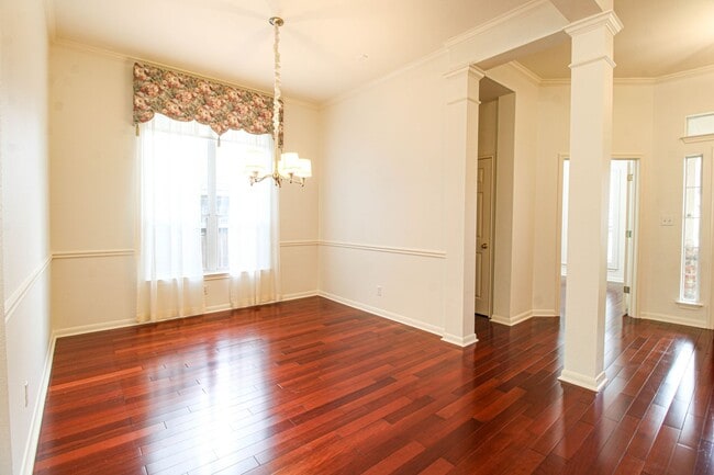 Building Photo - 121 Antler Cir