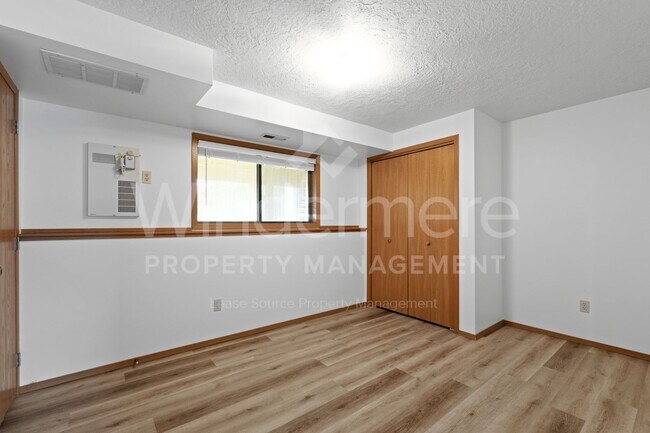 Building Photo - 802 S Calvin Rd