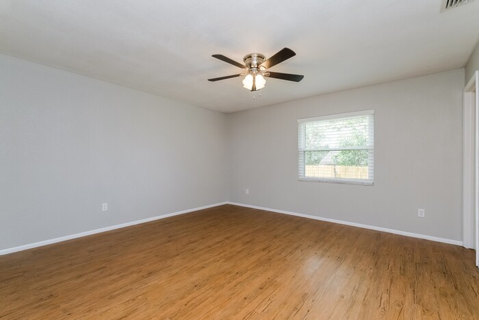 Building Photo - 3407 Groveview Dr