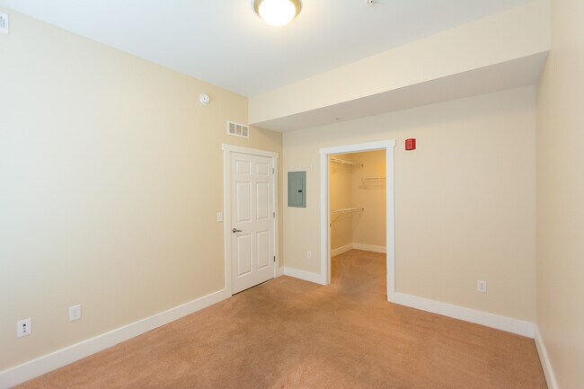 Interior Photo - 632HSE